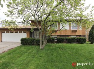 284 Dundee Pkwy, Buffalo Grove, IL 60089