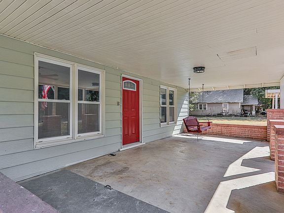 2nd image of 200 S Elm St