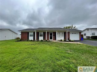 8 3rd Ave, Monroe Township, NJ 08831