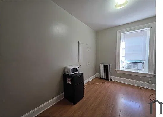 Studio, $650 — Photo 2