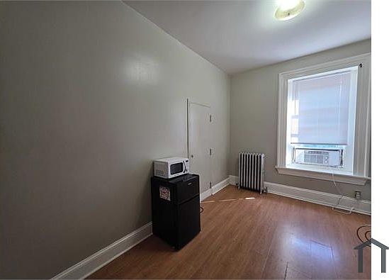 2nd image of 4617 Penn St #B1