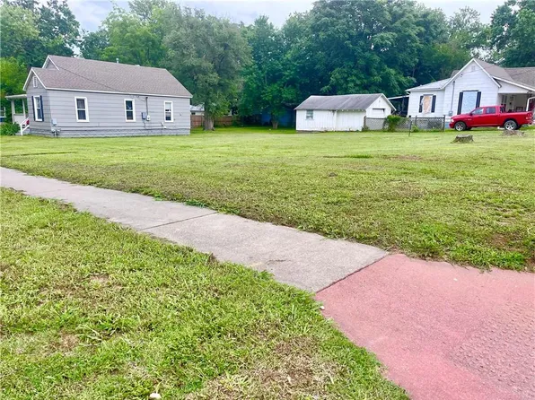 122-124 N Spring St, Nevada, MO 64772