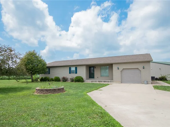 10251 N 450th St, Altamont, IL 62411