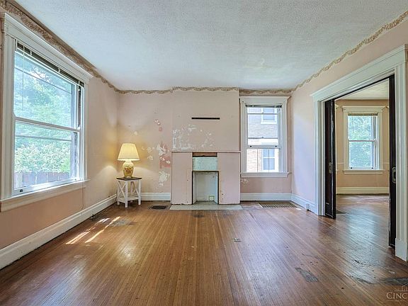 4th image of 2916 Harrison Ave