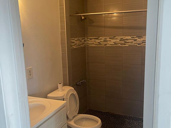 5th image of 1635 Rockwood St #5