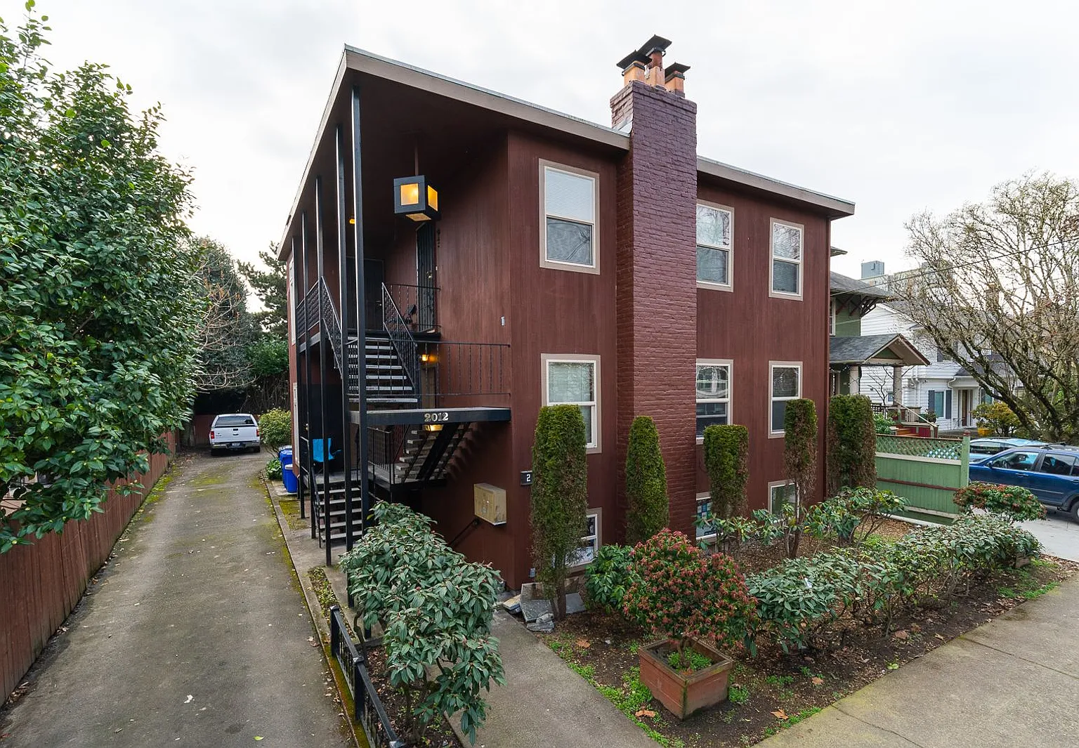Bottom floor apartment- right in the heart of Sullivan's Gulch! Walk or Bike to Hollywood, Irving... — Photo 2