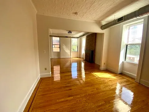 2 bed, 950 sqft, $3,300 — Photo 1