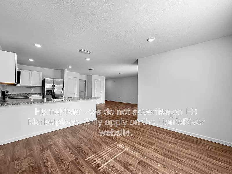 7109 N Regent Ter