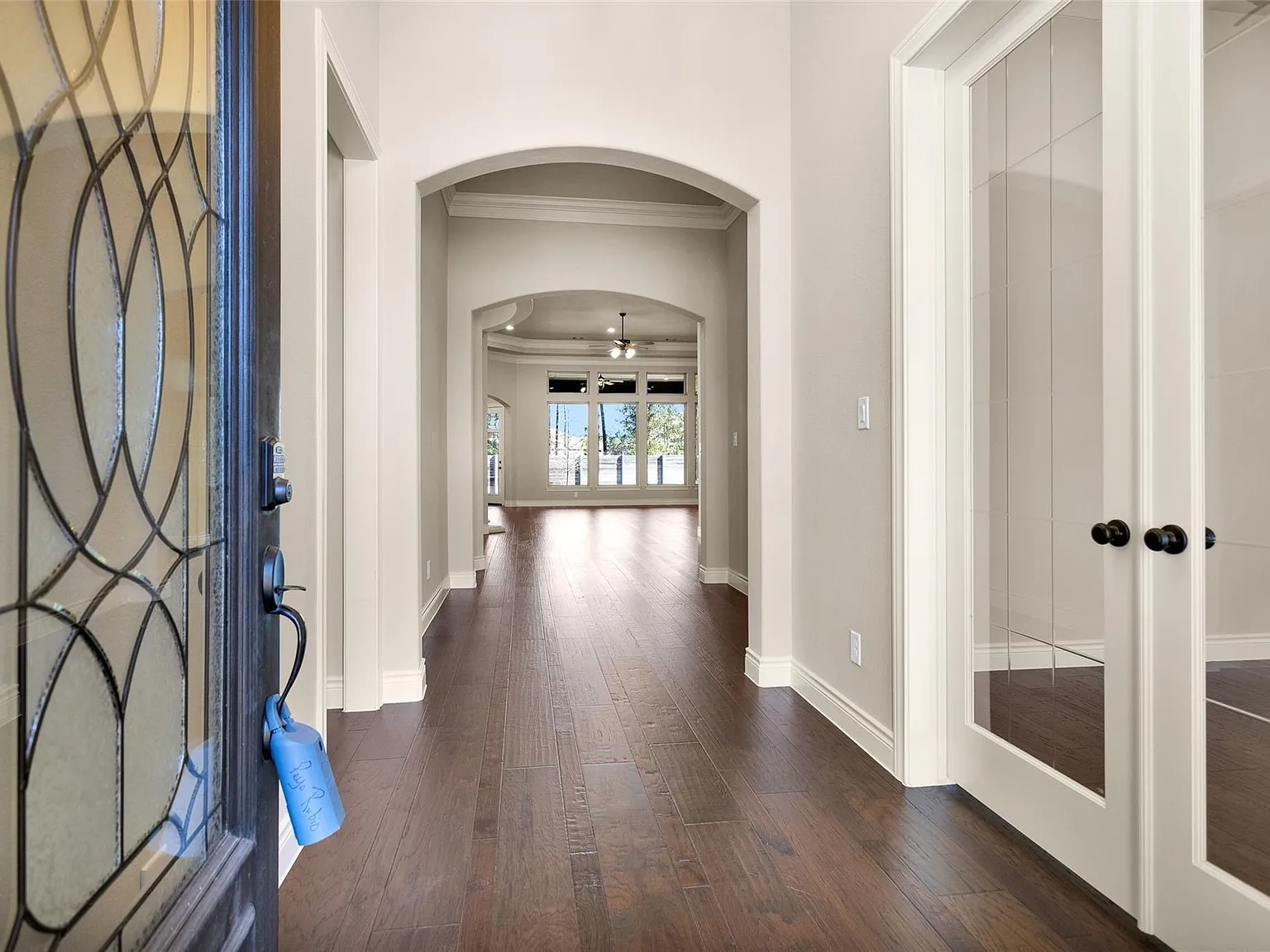 4 bed, 3.5 bath, 3618 sqft, $4,200 — Photo 3