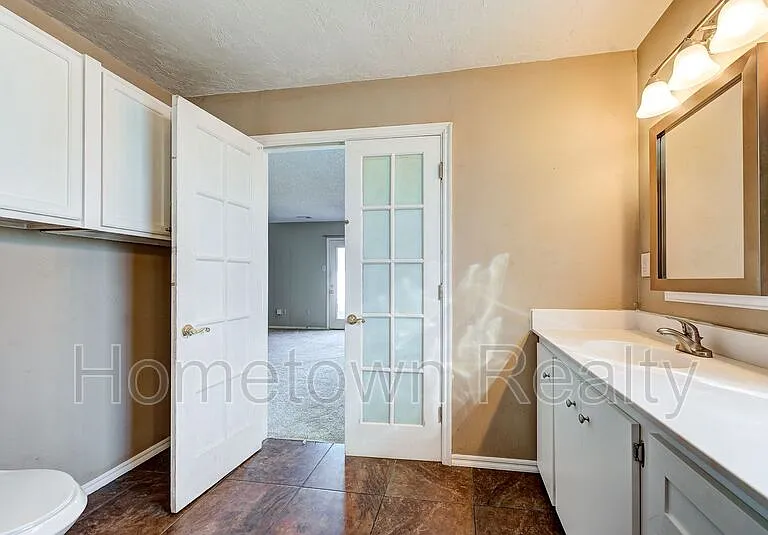 7105 NW 43rd St — Photo 15