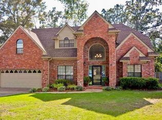 8 Edgewater Cv, Maumelle, AR 72113