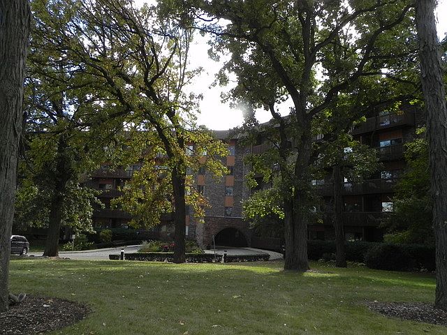 1st image of 120 Lakeview Dr APT 108