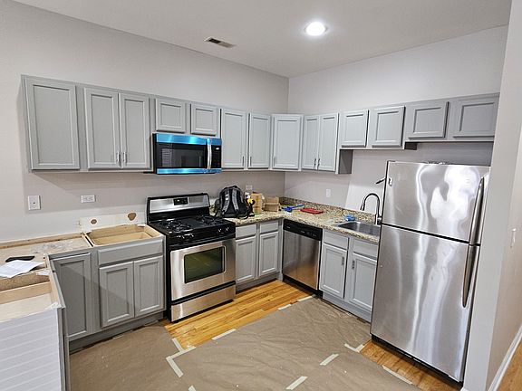 2nd image of 5040 S Michigan Ave APT 3