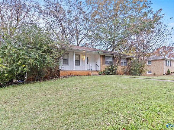 5th image of 403 Hillmont Dr NW