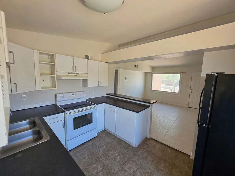 1243 N Oleander St — Photo 8