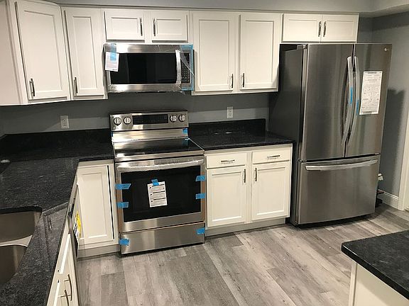 2nd image of 42713 Melinda Pl