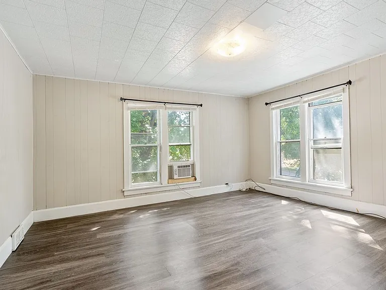 1012 Clay St — Photo 12