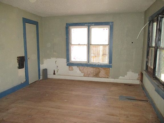 4th image of 615 S 13th St
