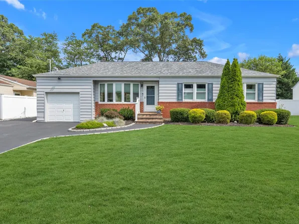 3 Sinclair Drive, Greenlawn, NY 11740