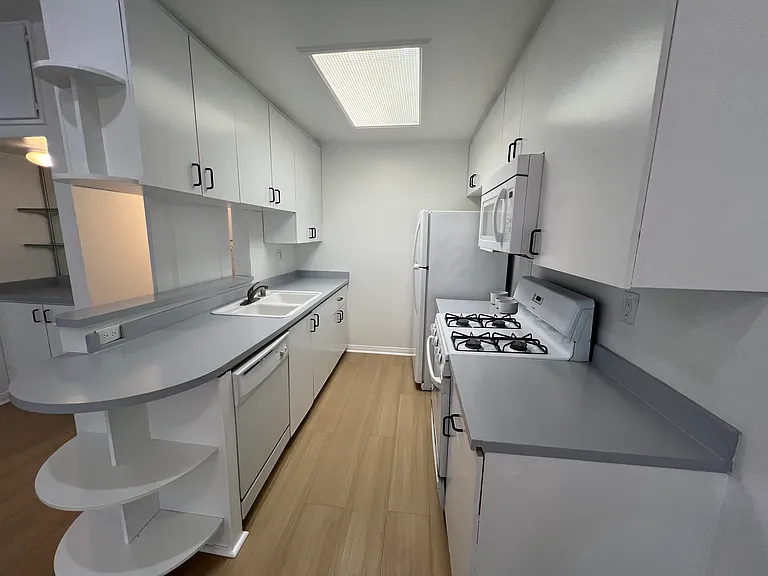 1431 S Shenandoah St #4 — Photo 15
