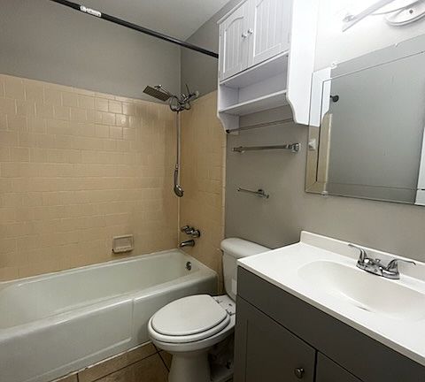 4th image of 701 Oaklawn St #6