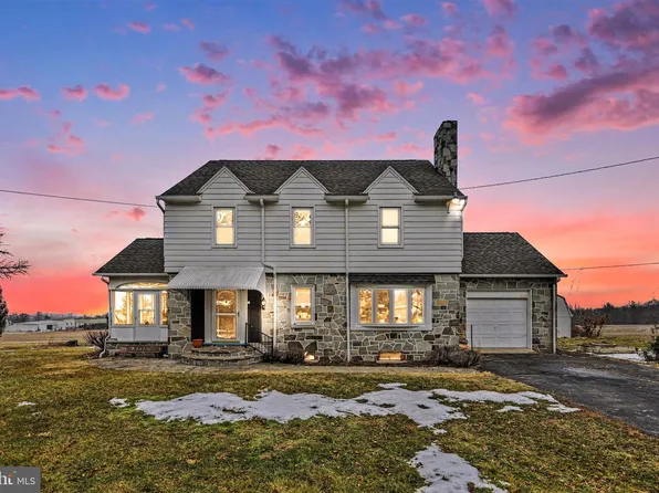 1068 Grandview Rd, Hanover, PA 17331