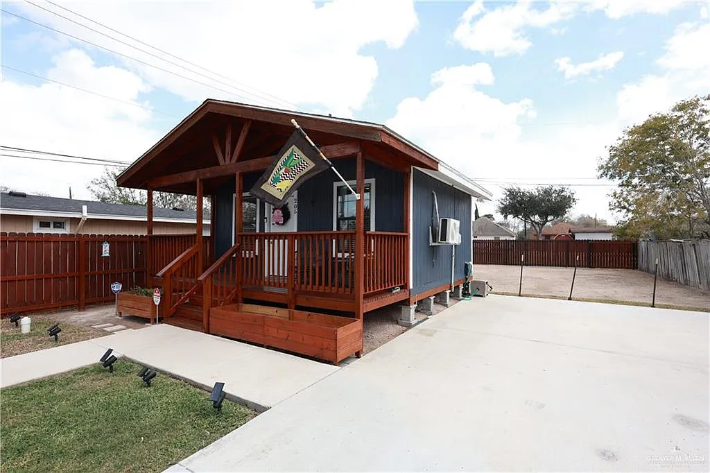 Building Photo - 205 S Guerra Ave