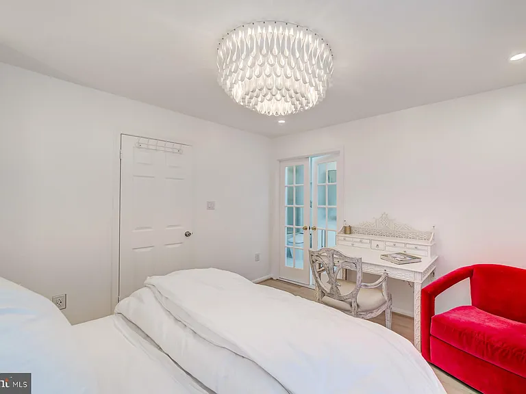 8 Carriage House Cir — Photo 51
