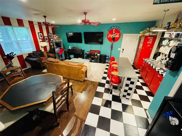 609 S Holly Dr, Edmond, OK 73034