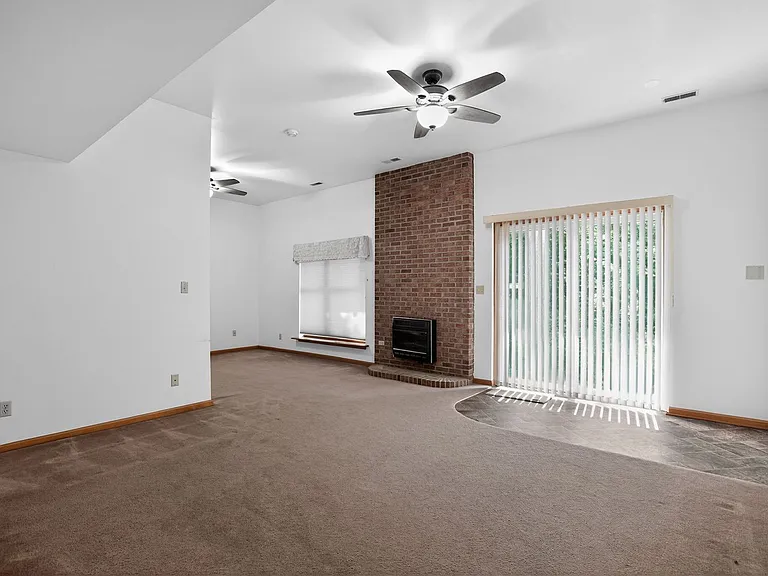 3523 Hilltop Dr — Photo 3