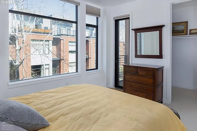 1690 NW Riverscape St — Photo 10