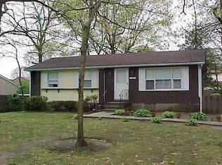 192 Abbott Ave, Mastic, NY 11950