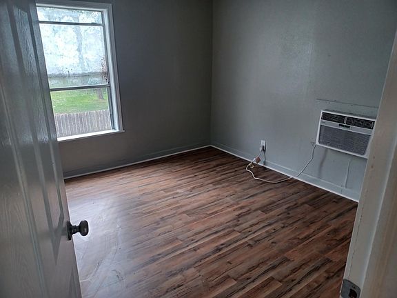 2nd image of 502 E Lott Ave #U