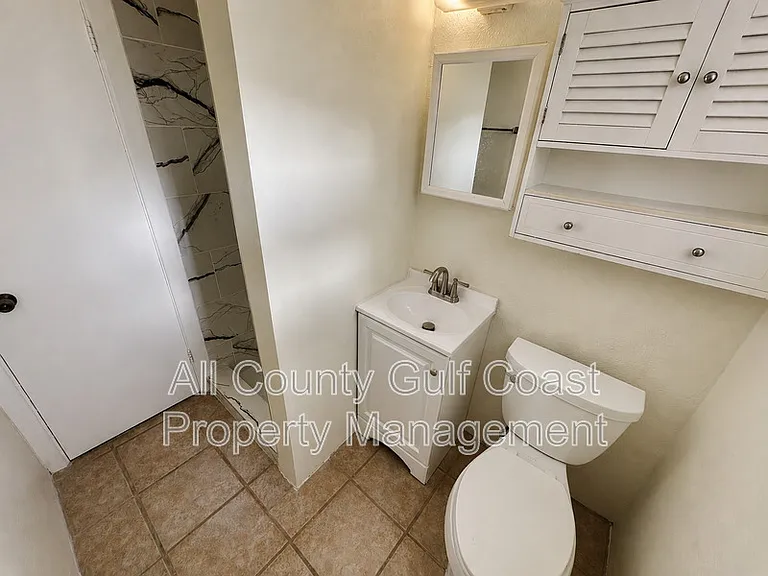 832 Pine St — Photo 5