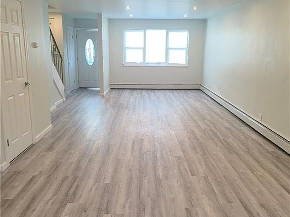 4th image of 217 Bay 26th St