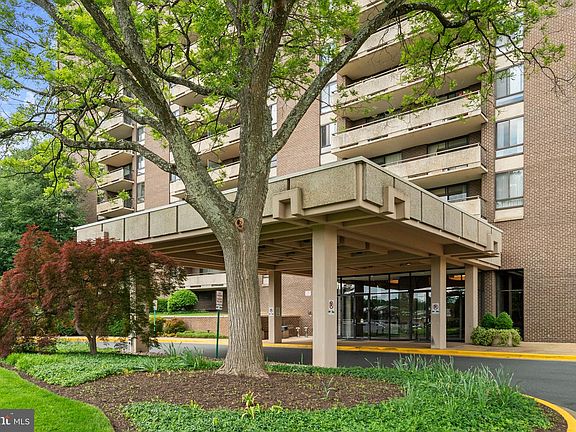 4th image of 1800 Old Meadow Rd APT 903