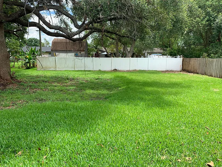 229 Montana Ave — Photo 16