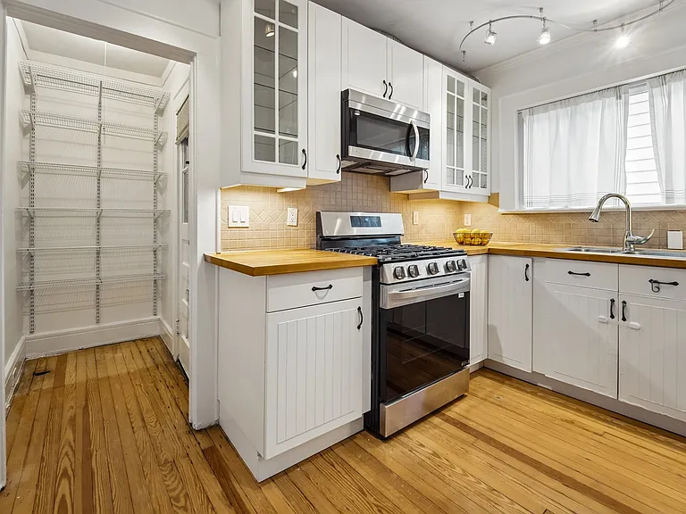 Kitchen & Pantry
