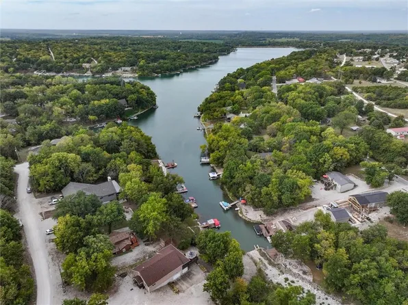 33 Buckskin Dr, Linn Valley, KS 66040