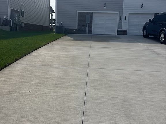3rd image of 977 Nance Ln