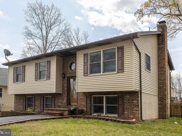 1226 Lakeview Dr, Cross Junction, VA 22625