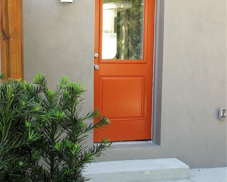 1st image of 1009 N East Ave