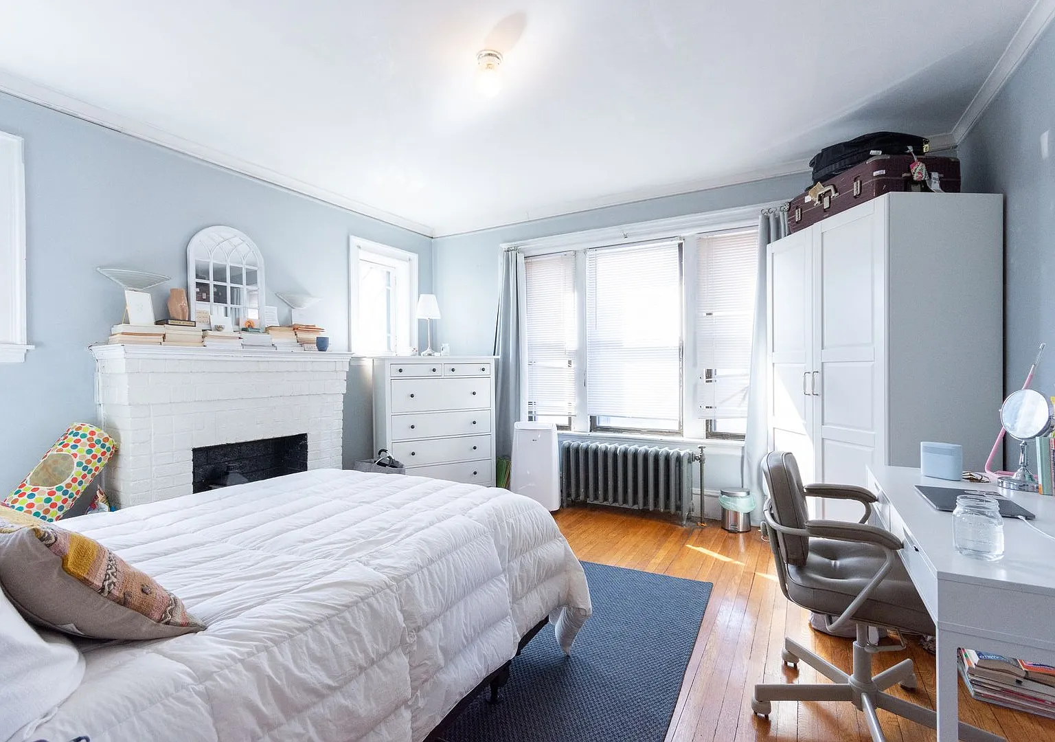 No Brokers Fee, Kentral Kenmore Sq. Location. Heat and Hot Water Included, Eatin Kitchen, Laundry... — Photo 4