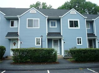 2 Stoneheights Dr, Waterford, CT 06385