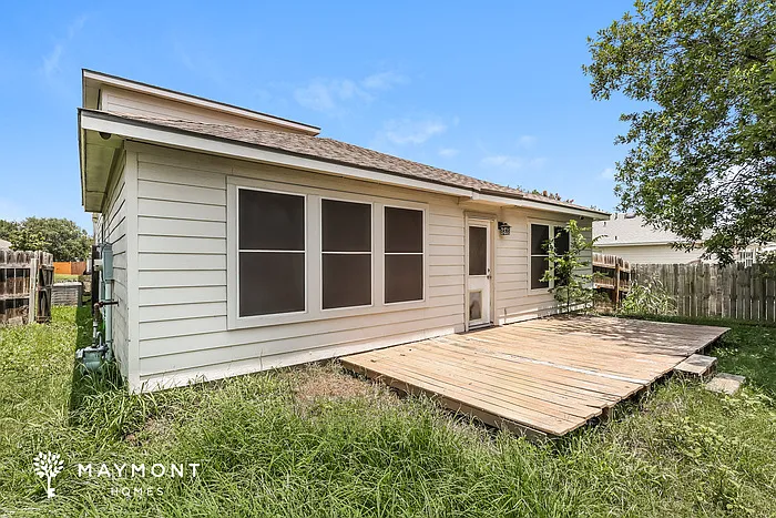 15811 Borwick Ln — Photo 2
