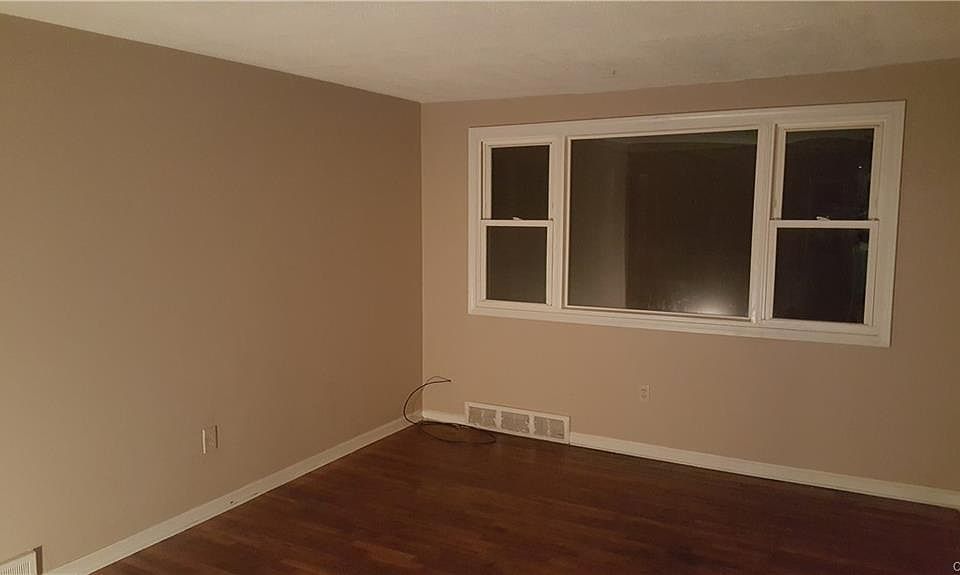1st image of 113 Dearborn Pl #2