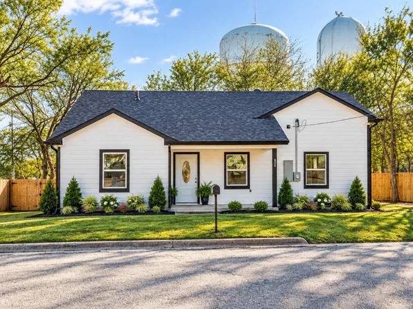 804 Lively St, Bowie, TX 76230