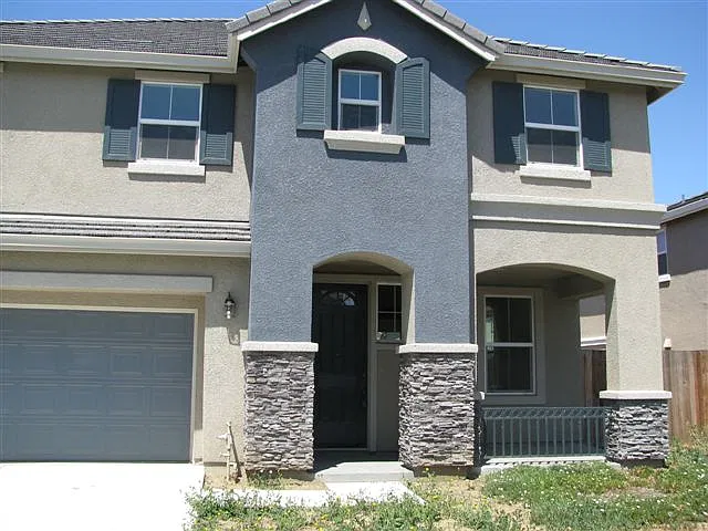 4 bed, 2877 sqft, $3,500 — Photo 2