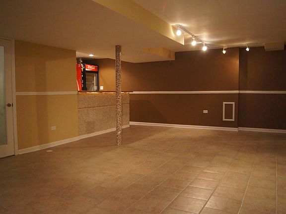 Full finished basement with wet bar