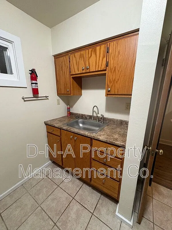 Studio, 1.0 bath, 350 sqft, $925 — Photo 4